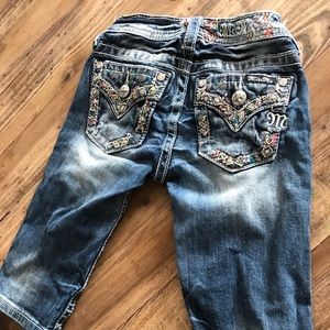 Girls size 7 miss me capris!